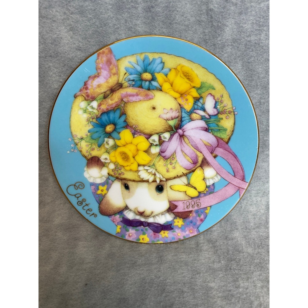 Avon 1995 My Easter Bonnet Plate Bunny Rabbit Flowers 22k‎ Gold Trim Collectible